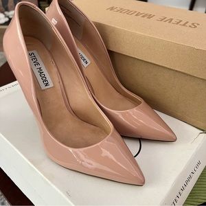 NUDE STEVE MADDEN PUMPS